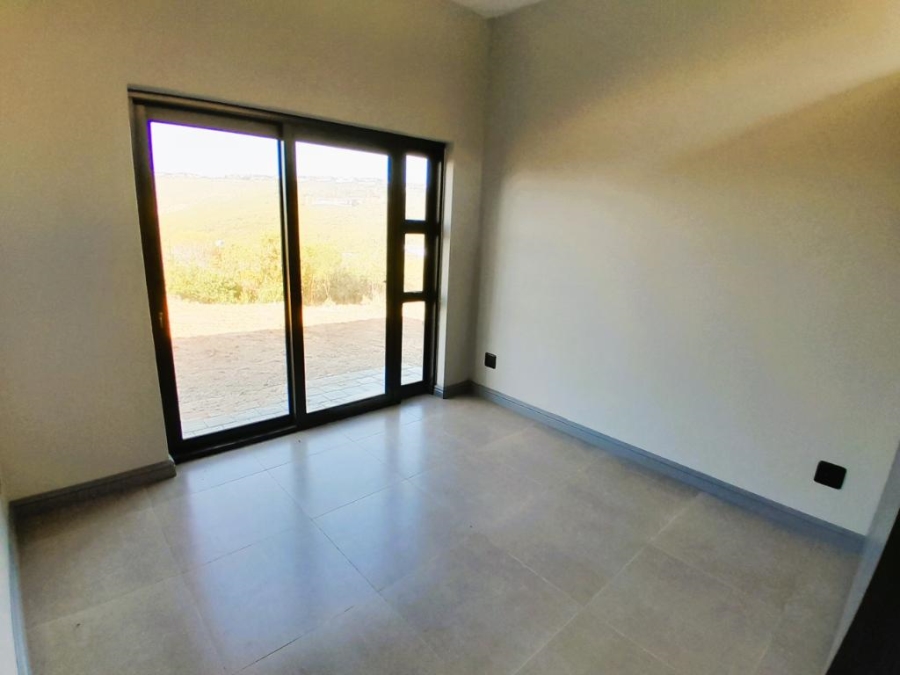 4 Bedroom Property for Sale in Whale Rock Western Cape